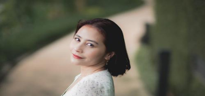 Prilly Latuconsina Luncurkan Buku Retak Luruh Kembali Utuh, Bicara Luka Dan Upaya Memulihkan Diri