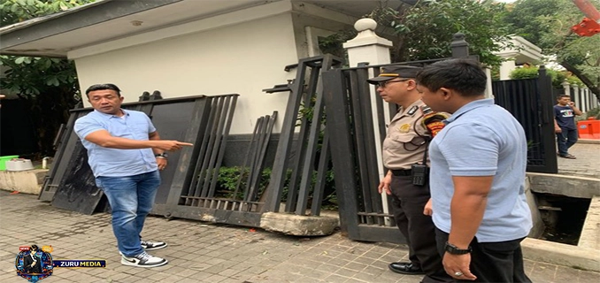 Mobil Tabrak Pagar Rumah Jusuf Kalla di Jaksel