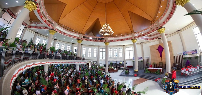 Umat Katolik Manokwari Ikuti Misa Minggu Palma